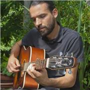 Insegnante di chitarra a Bologna per lezioni private e scuole